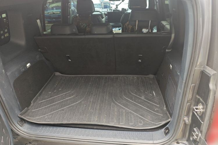 Used Formula Leopard 5 2023 Navigator Edition Trunk