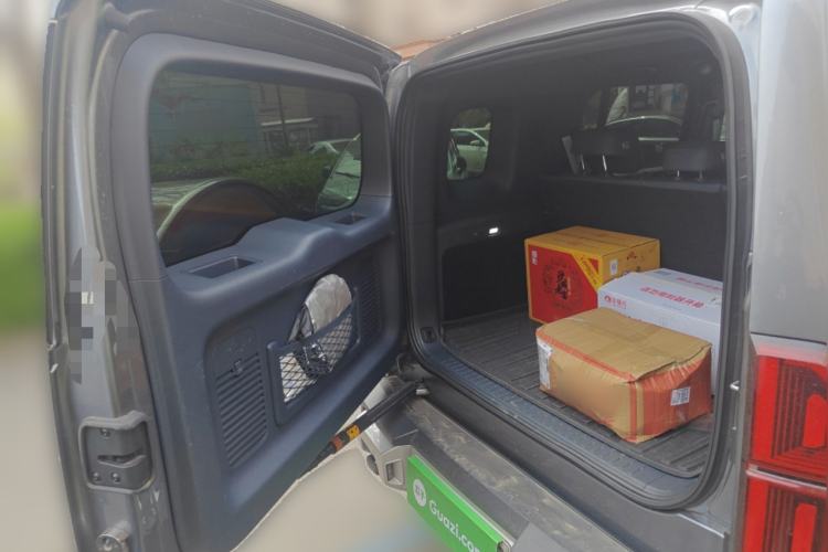 Used Formula Leopard 5 2023 Navigator Edition Trunk