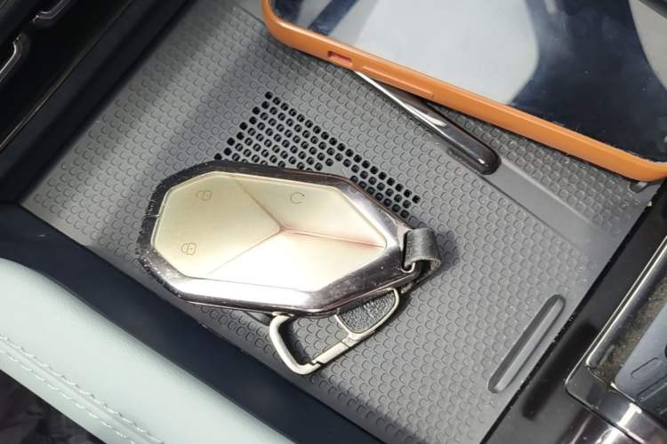 Used Formula Leopard 5 2023 Navigator Edition Vehicle Key