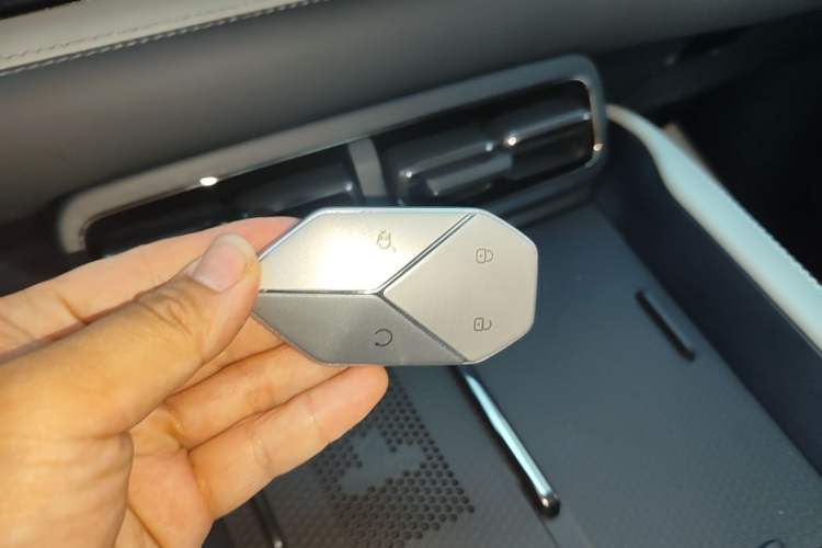 Used Formula Leopard 5 2023 Navigator Edition Vehicle Key