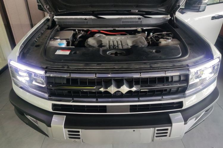 Used Formula Leopard 5 2023 Navigator Edition Engine Bay
