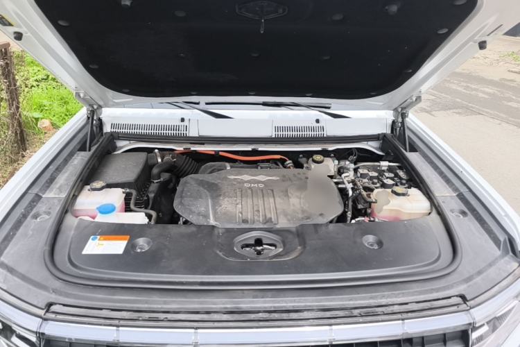 Used Formula Leopard 5 2023 Navigator Edition Engine Bay