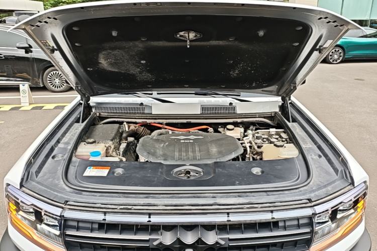 Used Formula Leopard 5 2023 Navigator Edition Engine Bay