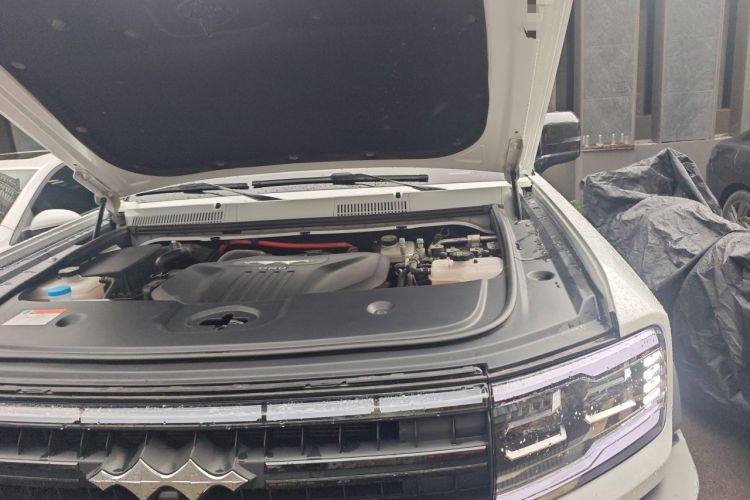 Used Formula Leopard 5 2023 Navigator Edition Engine Bay Left