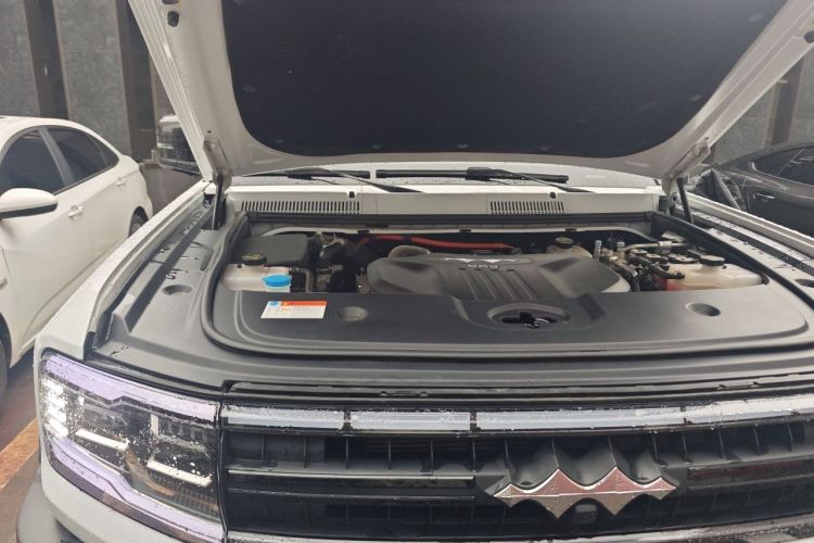Used Formula Leopard 5 2023 Navigator Edition Engine Bay Right