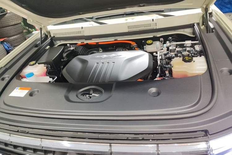 Used Formula Leopard 5 2023 Navigator Edition Engine Bay
