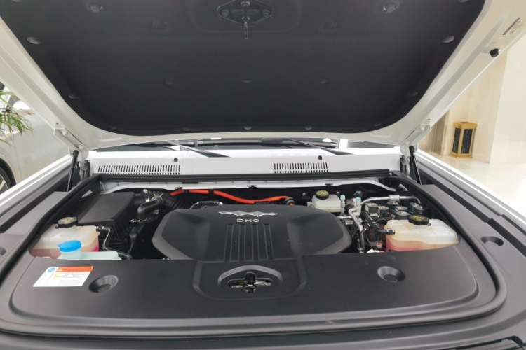 Used Formula Leopard 5 2023 Cloud Ride Flagship Edition Engine Bay