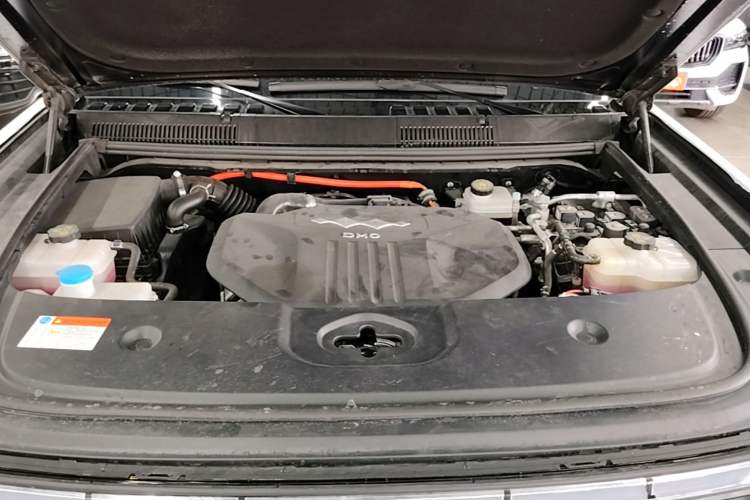 Used Formula Leopard 5 2023 Cloud Ride Flagship Edition Engine Bay