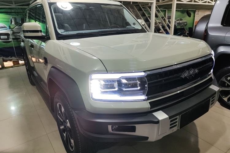 Used Formula Leopard 5 2023 Navigator Edition Exterior 1