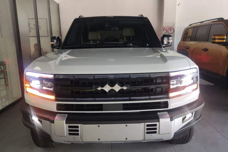 Used Formula Leopard 5 2023 Navigator Edition Front