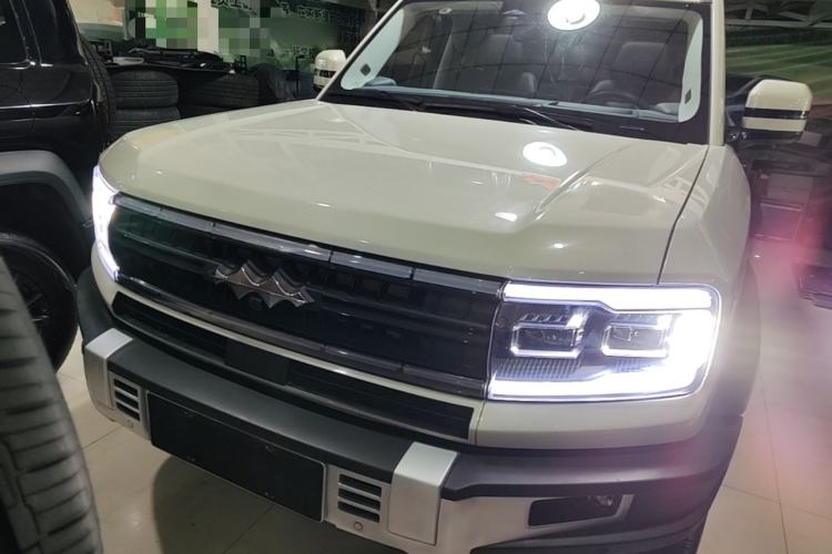 Used Formula Leopard 5 2023 Navigator Edition Front