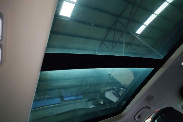 Used Formula Leopard 5 2023 Navigator Edition Headliner