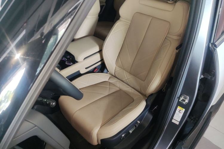 Used Formula Leopard 5 2023 Navigator Edition Left Front Seat