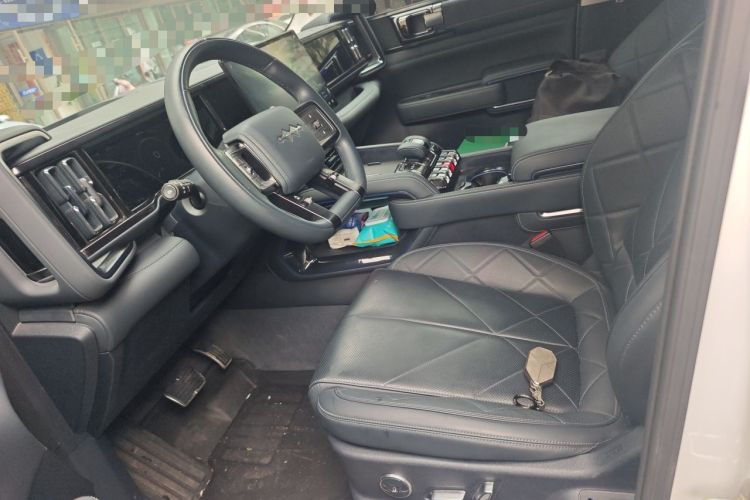 Used Formula Leopard 5 2023 Navigator Edition Left Front Seat