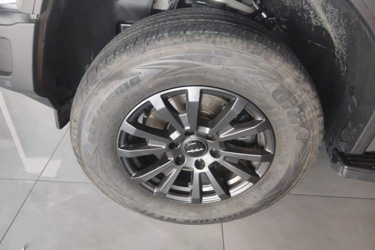 Used Formula Leopard 5 2023 Navigator Edition Left Front Wheel Hub