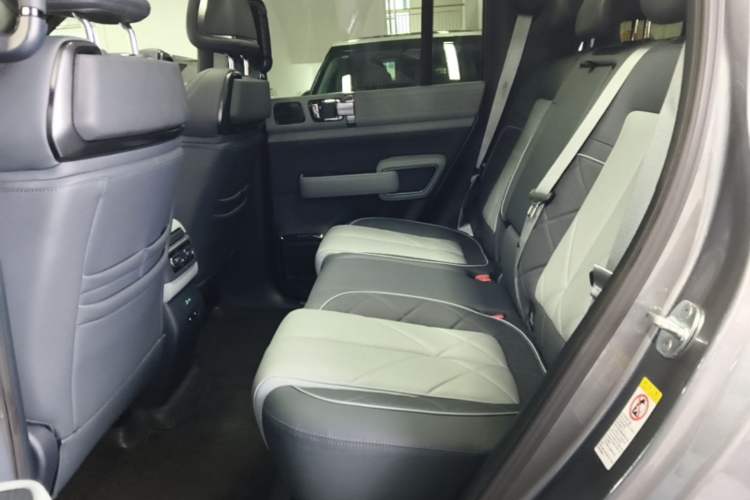 Used Formula Leopard 5 2023 Navigator Edition Left Rear Seat