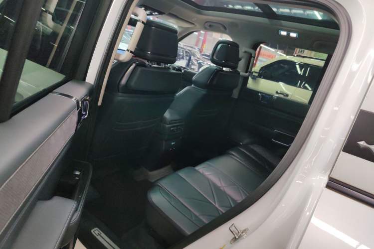 Used Formula Leopard 5 2023 Navigator Edition Left Rear Seat