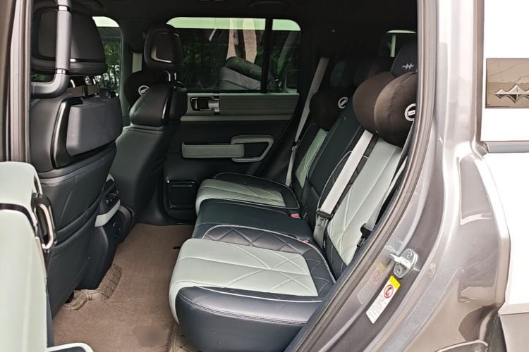 Used Formula Leopard 5 2023 Navigator Edition Left Rear Seat