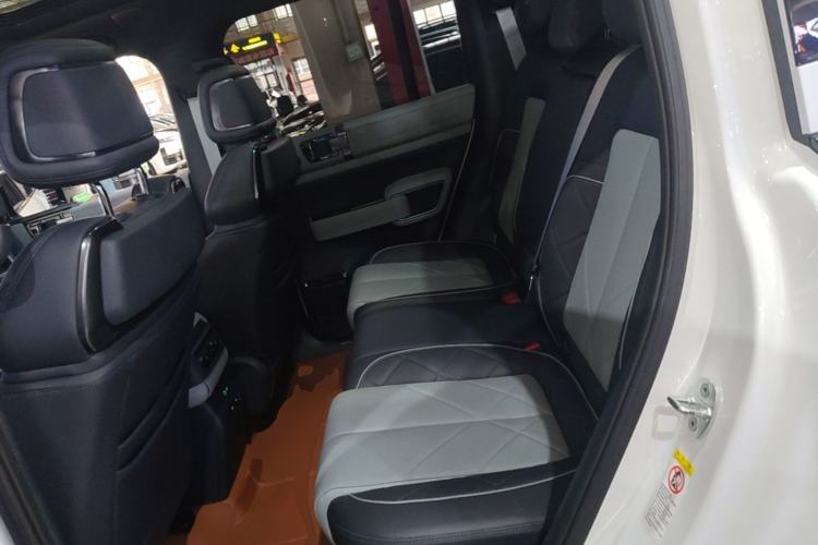 Used Formula Leopard 5 2023 Navigator Edition Left Rear Seat