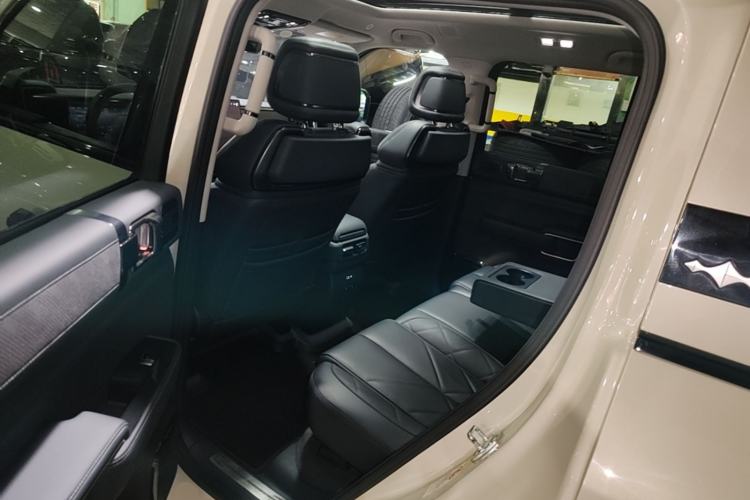 Used Formula Leopard 5 2023 Navigator Edition Left Rear Seat