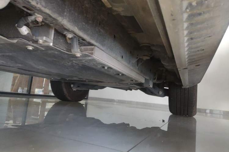 Used Formula Leopard 5 2023 Navigator Edition Left Side Sill