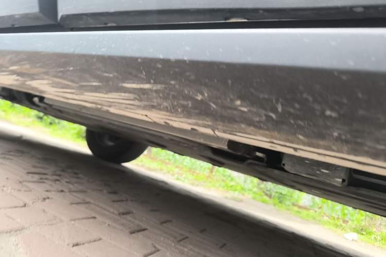 Used Formula Leopard 5 2023 Navigator Edition Left Side Sill