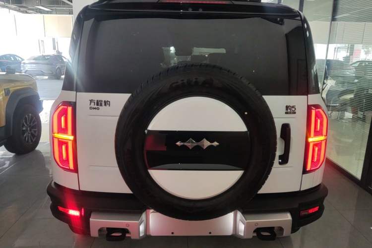 Used Formula Leopard 5 2023 Navigator Edition Rear