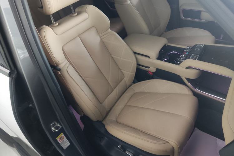 Used Formula Leopard 5 2023 Navigator Edition Right Front Seat