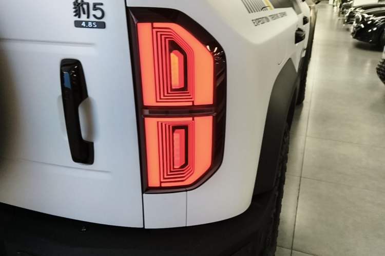 Used Formula Leopard 5 2023 Navigator Edition Right Rear Taillight