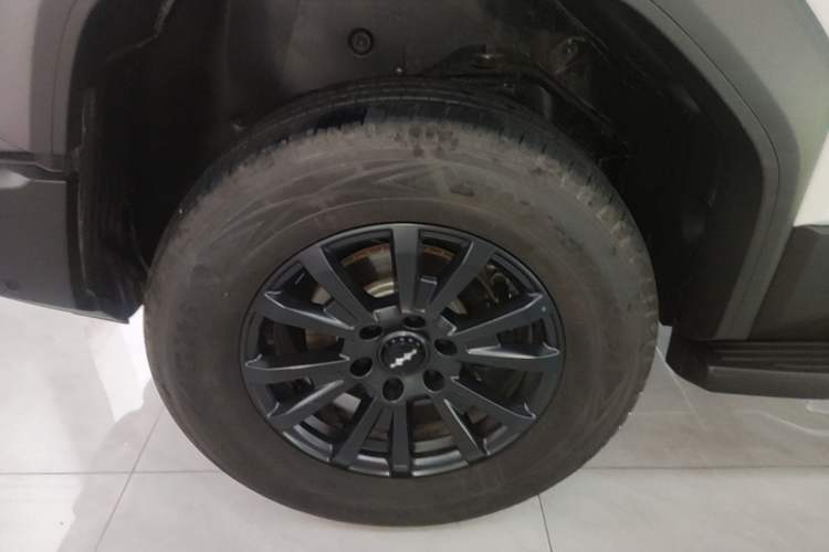 Used Formula Leopard 5 2023 Navigator Edition Right Rear Wheel Hub