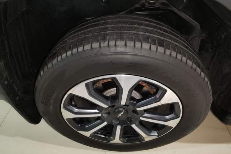 Used Formula Leopard 5 2023 Navigator Edition Right Rear Wheel Hub