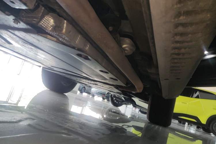 Used Formula Leopard 5 2023 Navigator Edition Right Side Sill