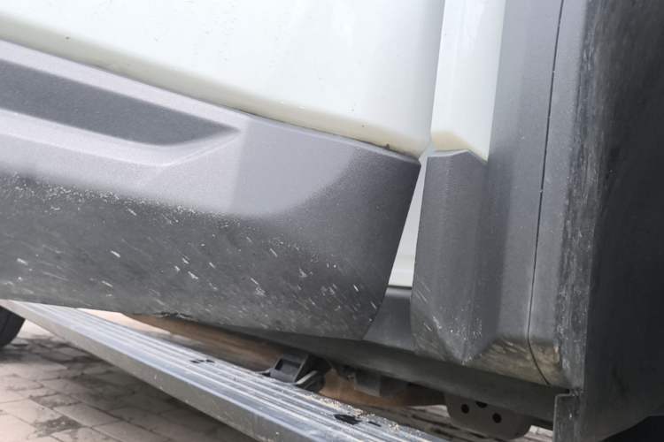 Used Formula Leopard 5 2023 Navigator Edition Right Side Sill