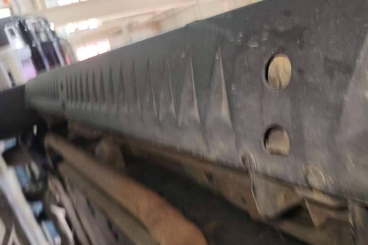 Used Formula Leopard 5 2023 Navigator Edition Right Side Sill