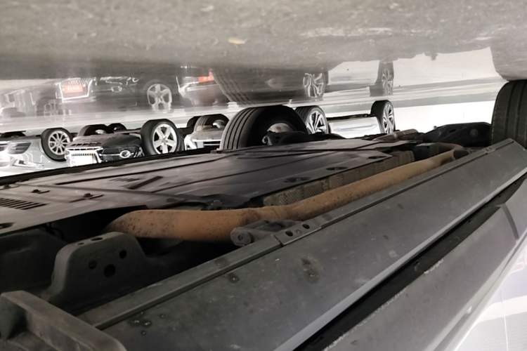 Used Formula Leopard 5 2023 Cloud Ride Flagship Edition Right Side Sill