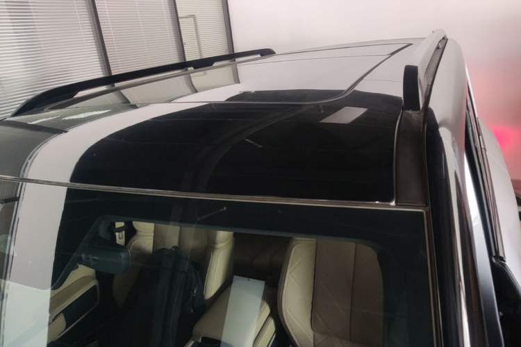 Used Formula Leopard 5 2023 Navigator Edition Roof