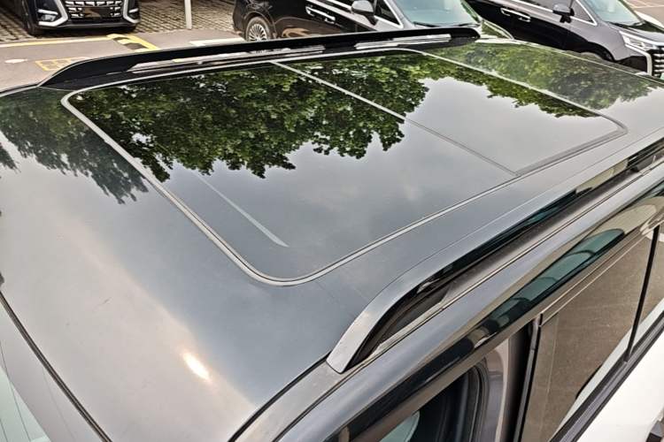 Used Formula Leopard 5 2023 Navigator Edition Roof