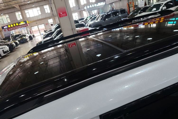 Used Formula Leopard 5 2023 Navigator Edition Roof