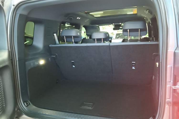Used Formula Leopard 5 2023 Navigator Edition Trunk