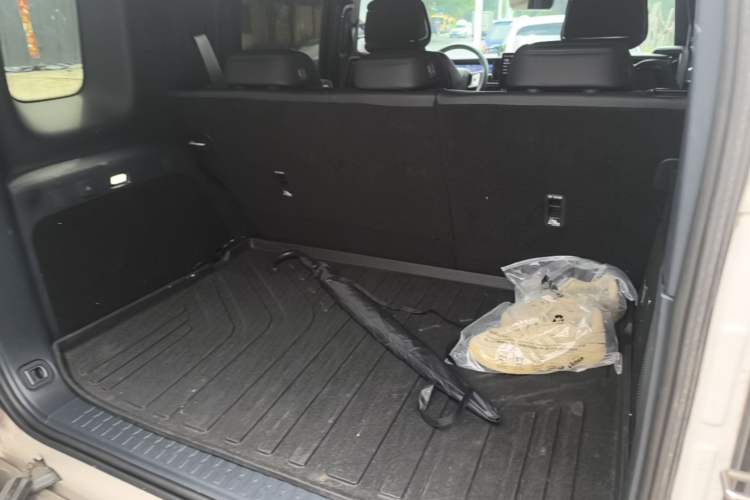 Used Formula Leopard 5 2023 Navigator Edition Trunk