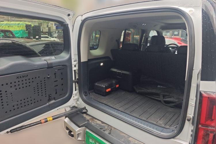 Used Formula Leopard 5 2023 Navigator Edition Trunk