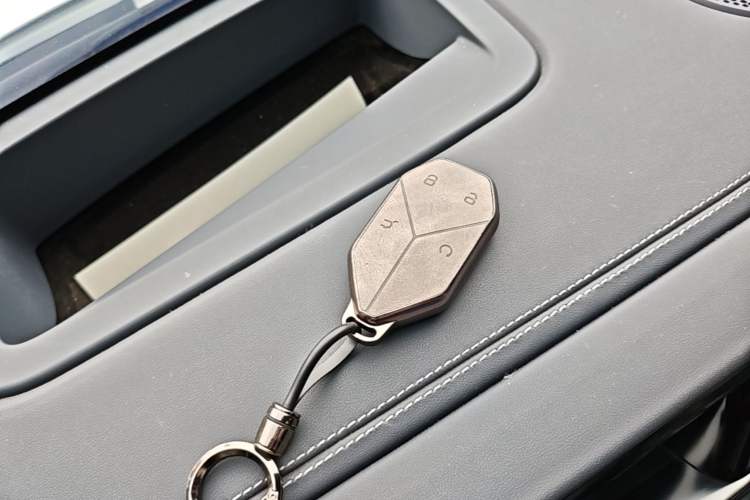 Used Formula Leopard 5 2023 Navigator Edition Vehicle Key