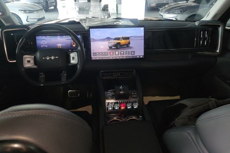 Used Formula Leopard 5 2023 Navigator Edition Center Console