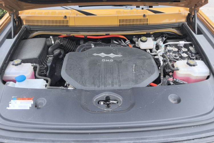 Used Formula Leopard 5 2023 Navigator Edition Engine Bay
