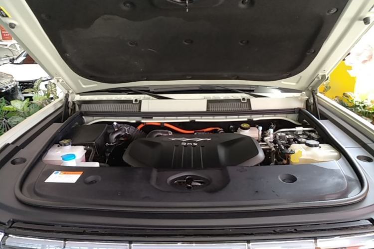 Used Formula Leopard 5 2023 Cloud Ride Flagship Edition Engine Bay