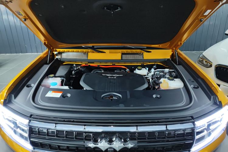 Used Formula Leopard 5 2023 Navigator Edition Engine Bay