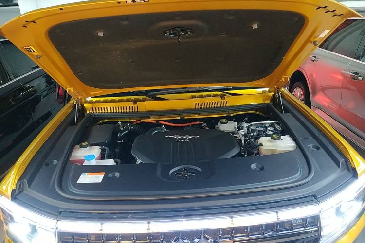 Used Formula Leopard 5 2023 Navigator Edition Engine Bay