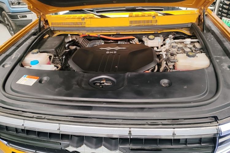 Used Formula Leopard 5 2023 Navigator Edition Engine Bay
