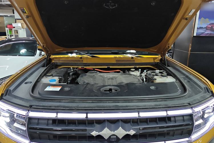 Used Formula Leopard 5 2023 Navigator Edition Engine Bay
