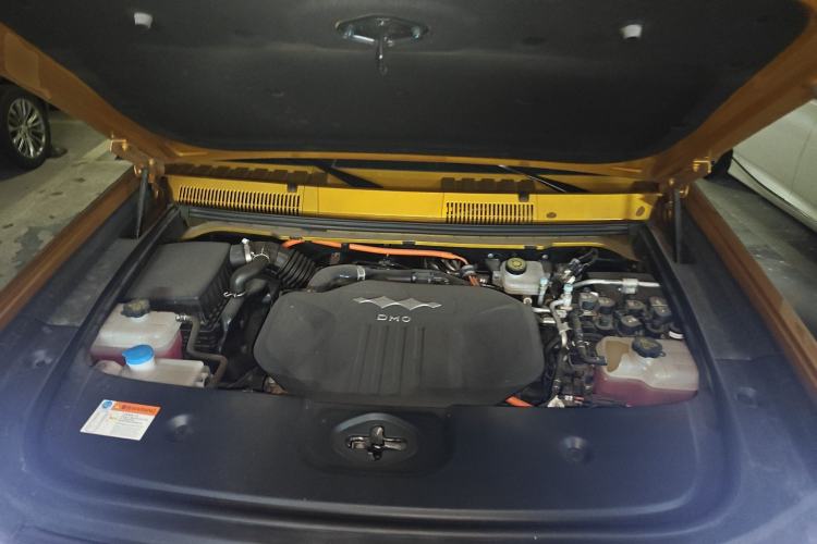 Used Formula Leopard 5 2023 Cloud Ride Flagship Edition Engine Bay